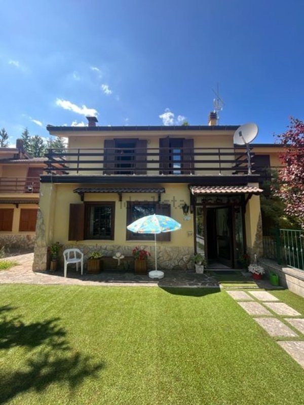 quadrivano in vendita a Rocca di Mezzo in zona Rovere