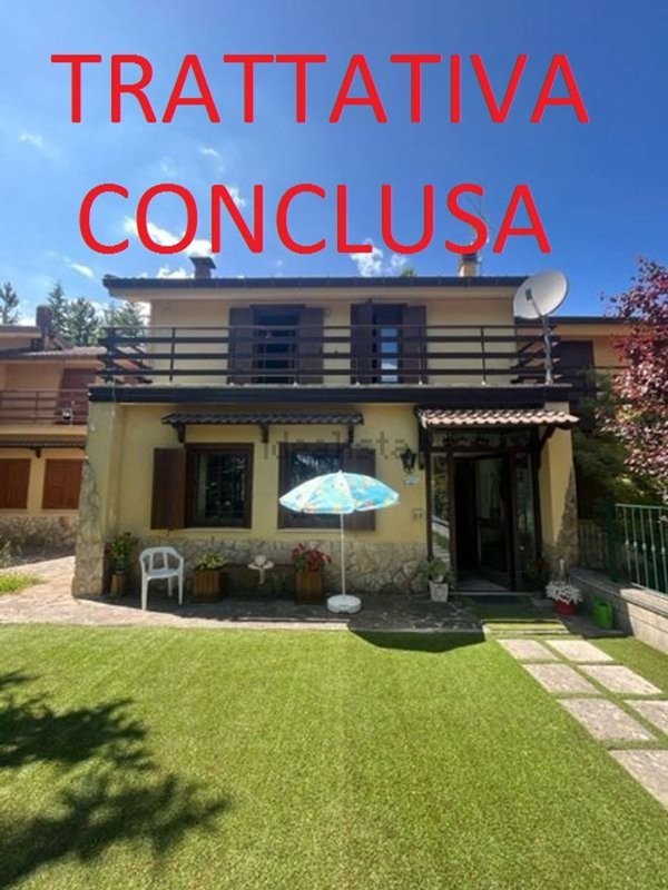 quadrivano in vendita a Rocca di Mezzo in zona Rovere