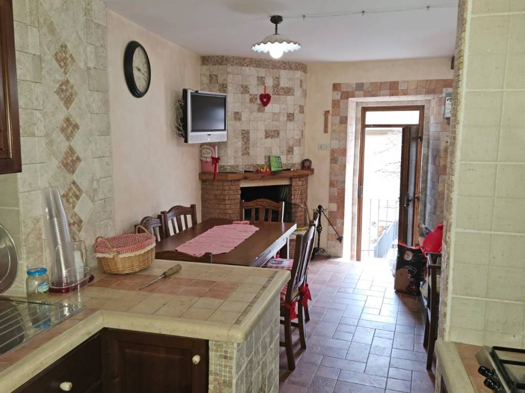 appartamento in vendita a Rocca di Mezzo in zona Rovere