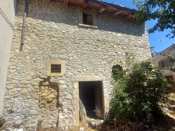 quadrivano in vendita a Rocca di Mezzo in zona Terranera