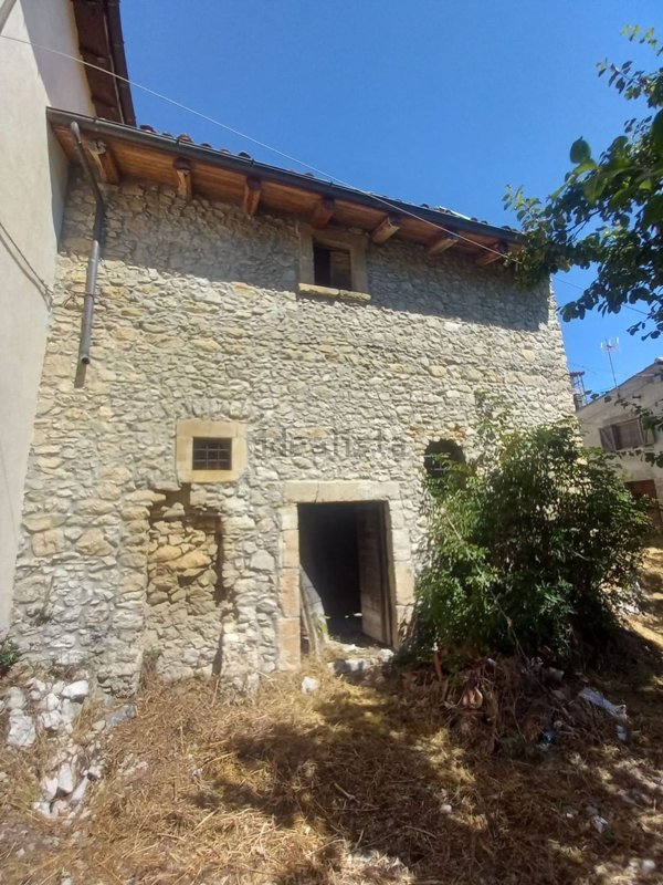 quadrivano in vendita a Rocca di Mezzo in zona Terranera