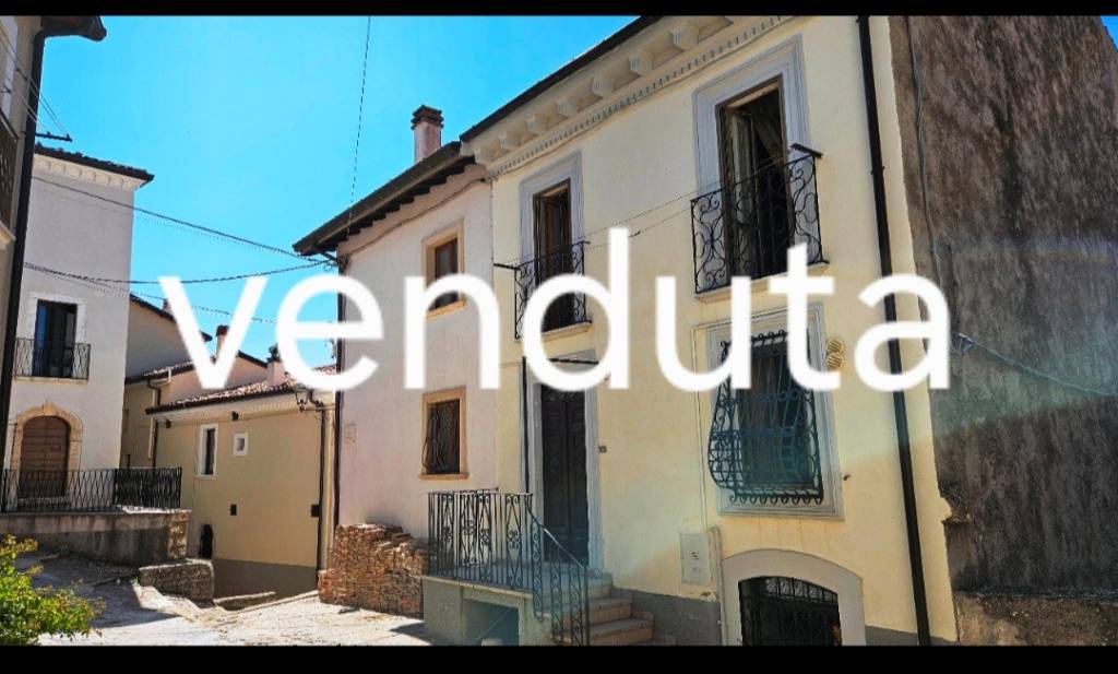 casa semindipendente in vendita a Rocca di Mezzo