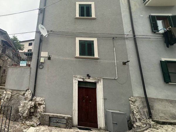 casa indipendente in vendita a Rocca di Mezzo in zona Rovere