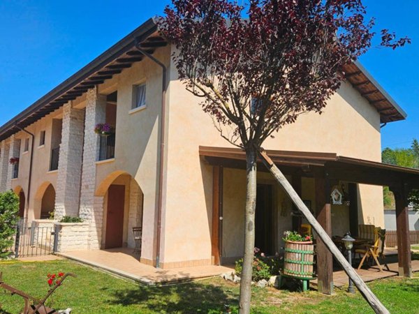 appartamento in vendita a Rocca di Mezzo in zona Terranera