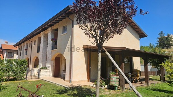 appartamento in vendita a Rocca di Mezzo in zona Terranera