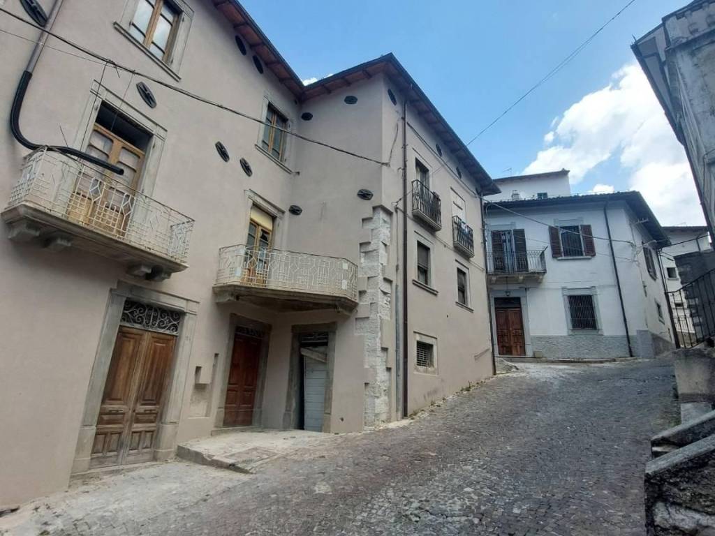 casa indipendente in vendita a Rocca di Mezzo