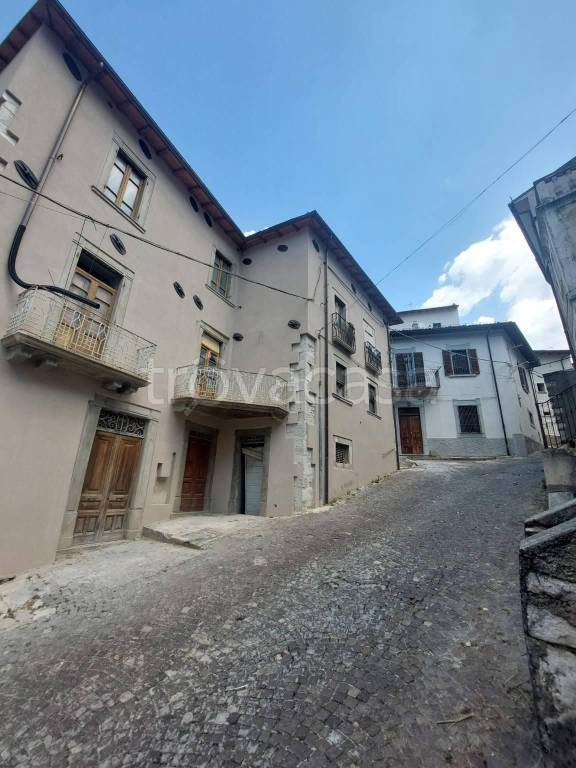casa indipendente in vendita a Rocca di Mezzo