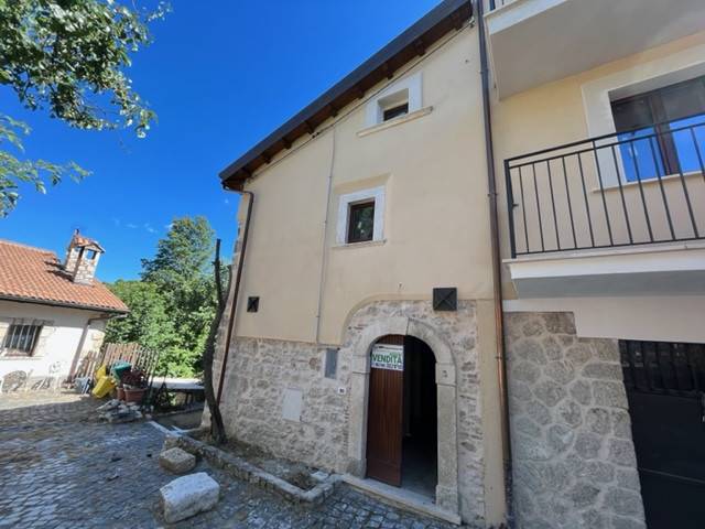 casa indipendente in vendita a Rocca di Mezzo in zona Terranera