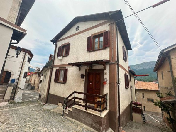 casa indipendente in vendita a Rocca di Mezzo