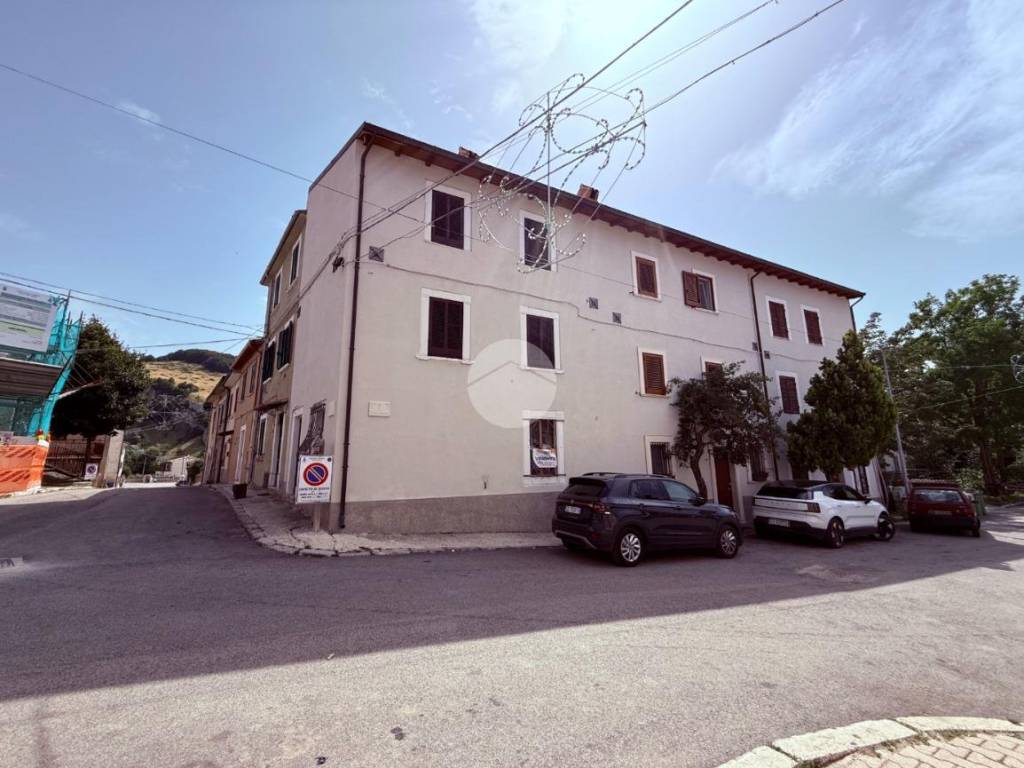 casa indipendente in vendita a Rocca di Mezzo in zona Rovere
