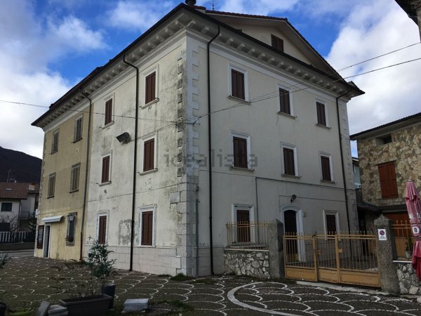 appartamento in vendita a Rocca di Mezzo in zona Rovere
