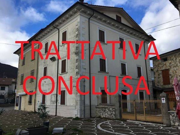 appartamento in vendita a Rocca di Mezzo in zona Rovere