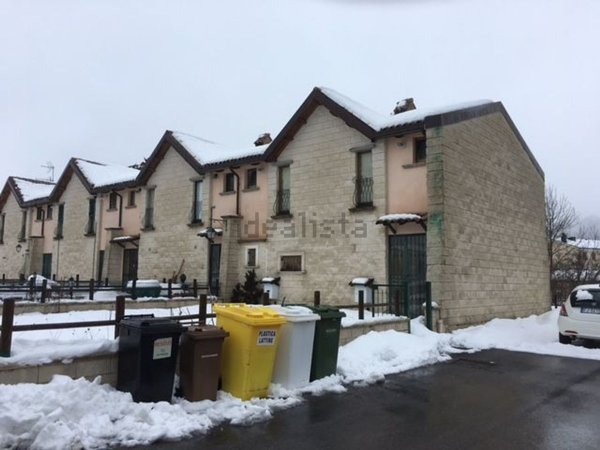 esavano in vendita a Rocca di Mezzo in zona Rovere