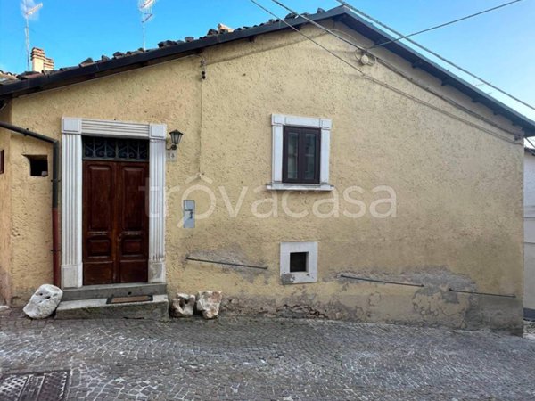 casa indipendente in vendita a Rocca di Mezzo