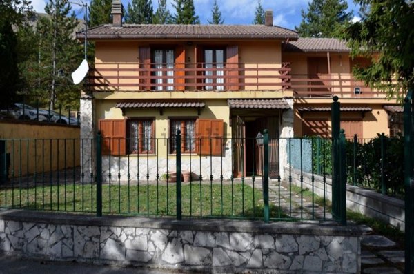 casa indipendente in vendita a Rocca di Mezzo in zona Terranera