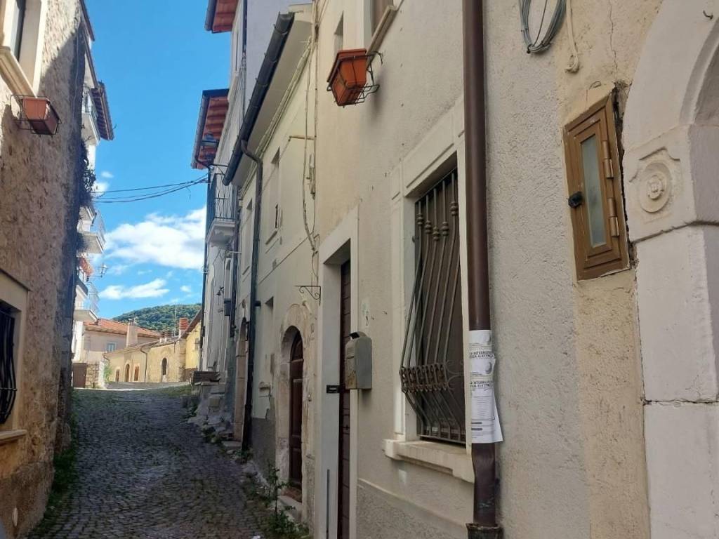 casa indipendente in vendita a Rocca di Mezzo