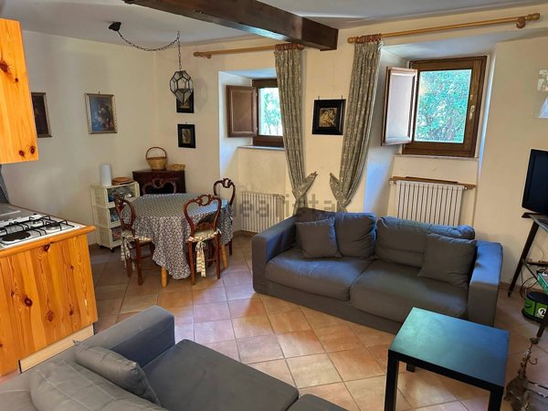 casa indipendente in vendita a Rocca di Mezzo