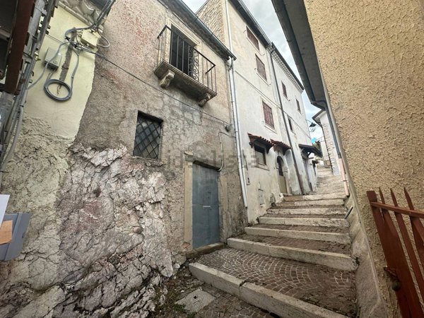 casale in vendita a Rocca di Mezzo in zona Rovere