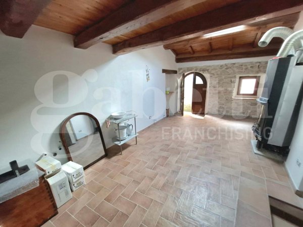 casa indipendente in vendita a Rocca di Mezzo in zona Terranera