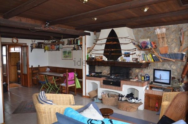 casa indipendente in vendita a Rocca di Mezzo