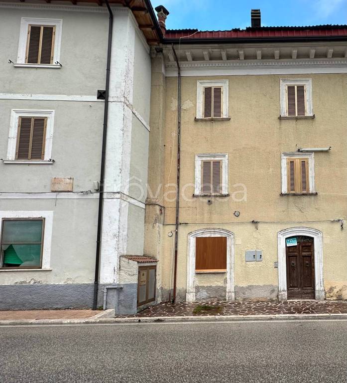 appartamento in vendita a Rocca di Mezzo in zona Rovere