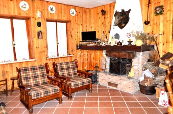 casa indipendente in vendita a Rocca di Mezzo in zona Rovere