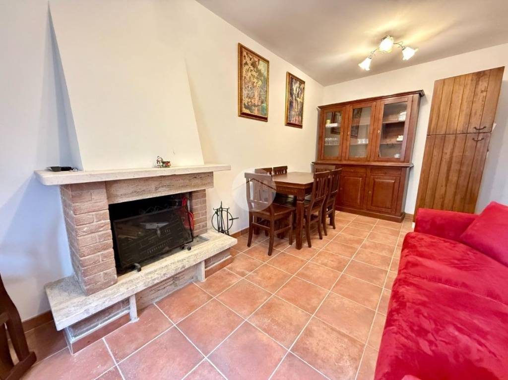 casa indipendente in vendita a Rocca di Mezzo in zona Terranera