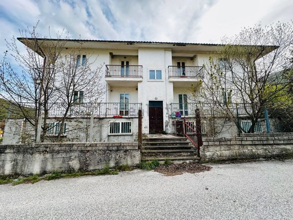 appartamento in vendita a Rocca di Mezzo in zona Rovere