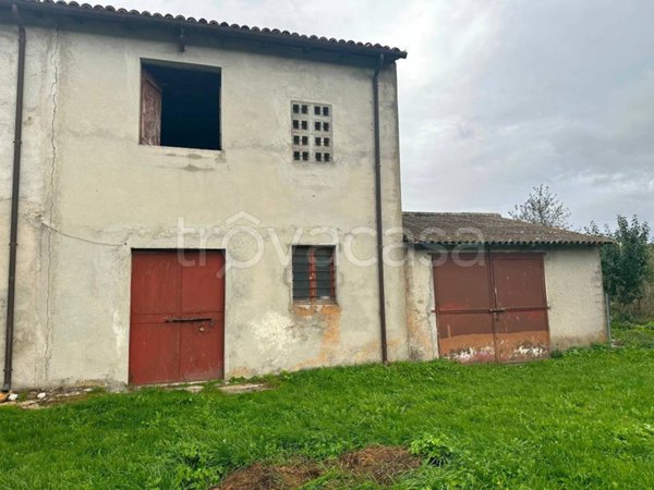 locale commerciale in vendita a Rocca di Mezzo in zona Rovere