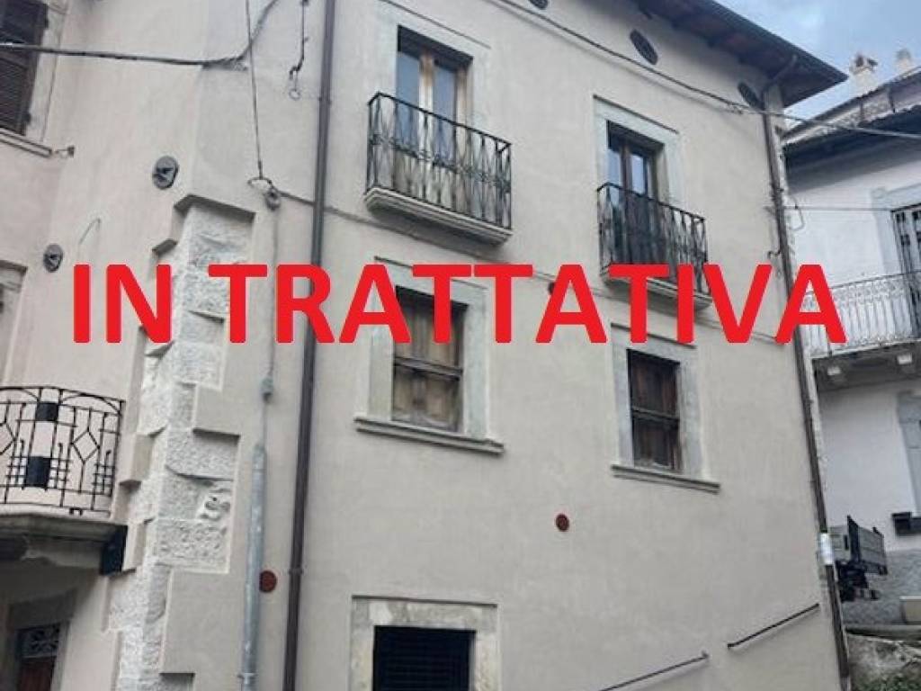 casa indipendente in vendita a Rocca di Mezzo
