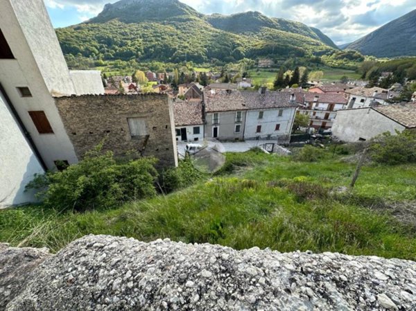 casa indipendente in vendita a Rocca di Mezzo in zona Rovere