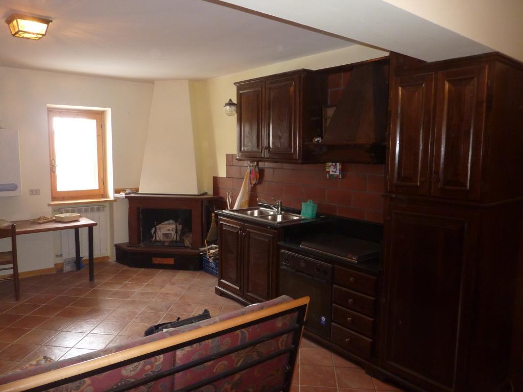 appartamento in vendita a Rocca di Mezzo in zona Rovere