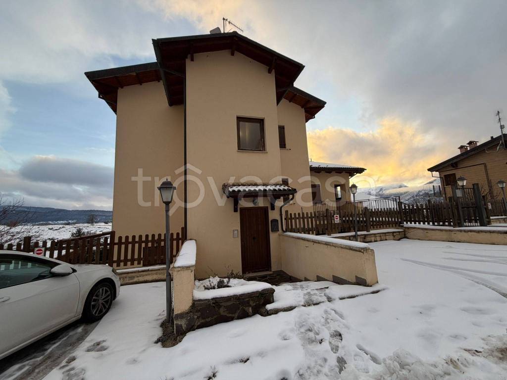 appartamento in vendita a Rocca di Mezzo in zona Terranera
