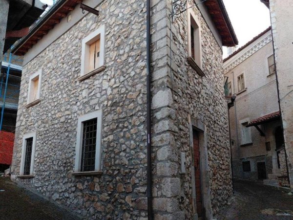 casa indipendente in vendita a Rocca di Mezzo