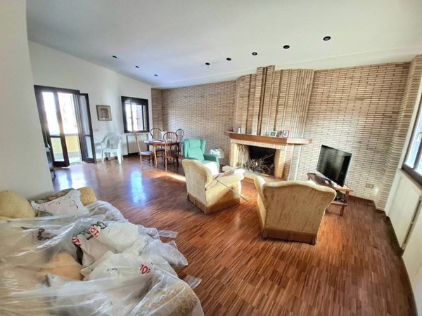 casa indipendente in vendita a Rocca di Mezzo