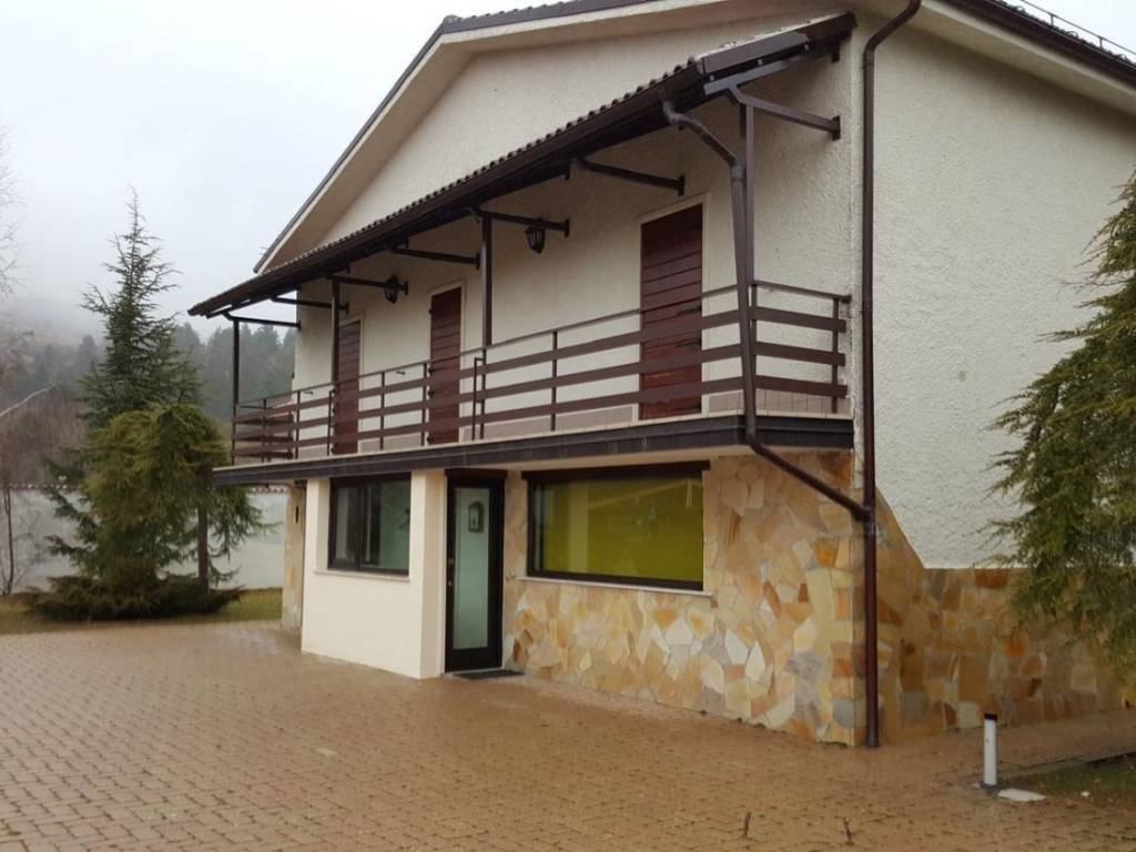 casa indipendente in vendita a Rocca di Mezzo