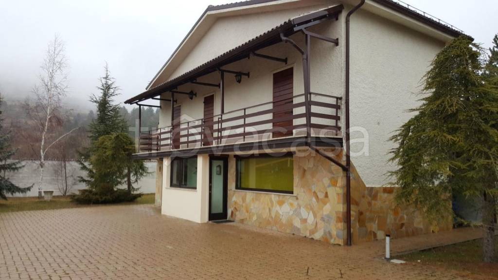 casa indipendente in vendita a Rocca di Mezzo