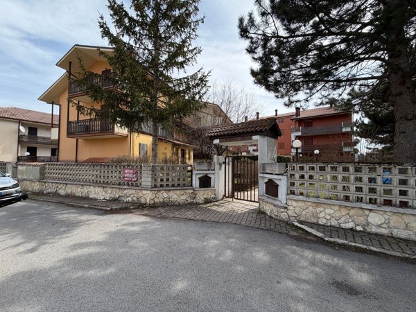 appartamento in vendita a Rocca di Mezzo in zona Rovere