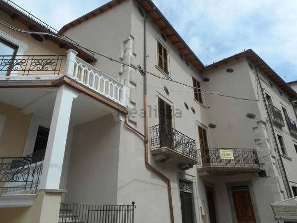 casa semindipendente in vendita a Rocca di Mezzo