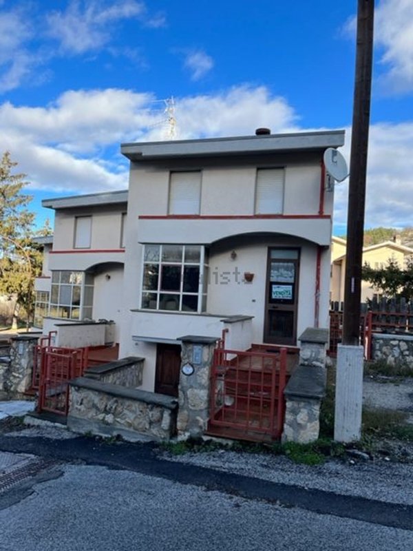 quadrivano in vendita a Rocca di Mezzo