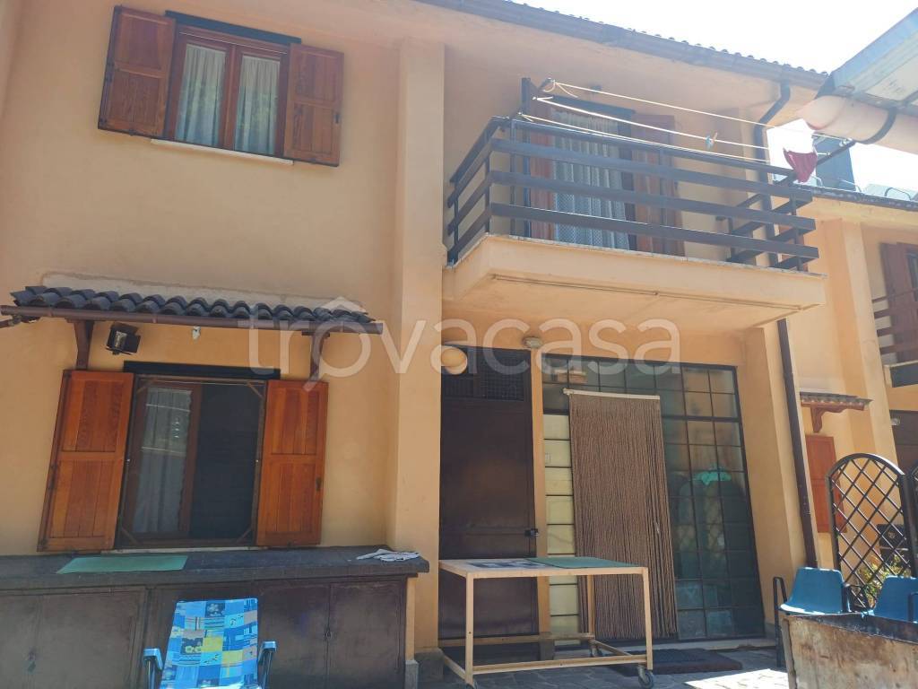 casa indipendente in vendita a Rocca di Mezzo in zona Rovere