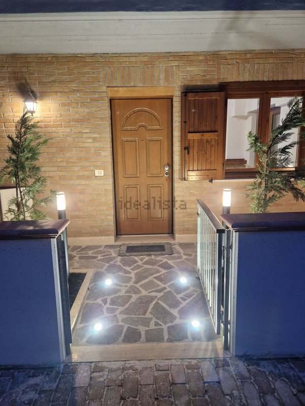 casa indipendente in vendita a Rocca di Mezzo in zona Rovere