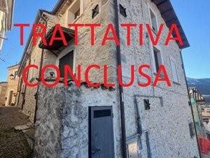 appartamento in vendita a Rocca di Mezzo in zona Rovere