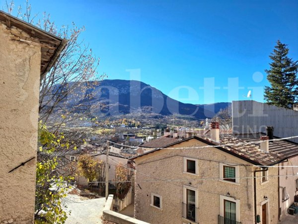 casa indipendente in vendita a Rocca di Mezzo