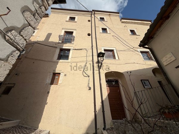 appartamento in vendita a Rocca di Mezzo in zona Rovere