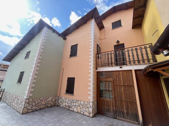 casa indipendente in vendita a Rocca di Mezzo