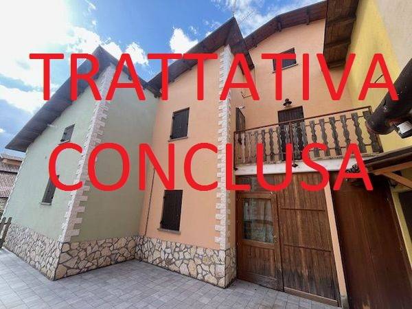 casa indipendente in vendita a Rocca di Mezzo