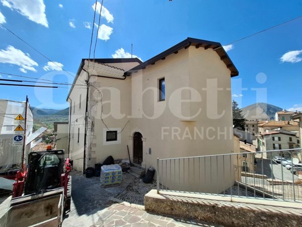 casa indipendente in vendita a Rocca di Mezzo