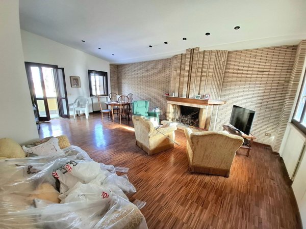 casa indipendente in vendita a Rocca di Mezzo