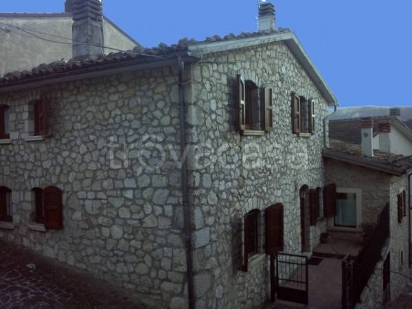 casa indipendente in vendita a Rocca di Mezzo in zona Terranera